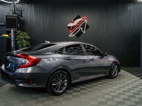 Used 2019 Honda Civic EX image 2