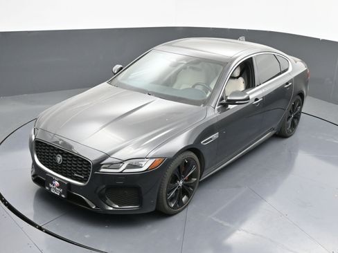 Used 2024 Jaguar XF R-Dynamic SE image 30