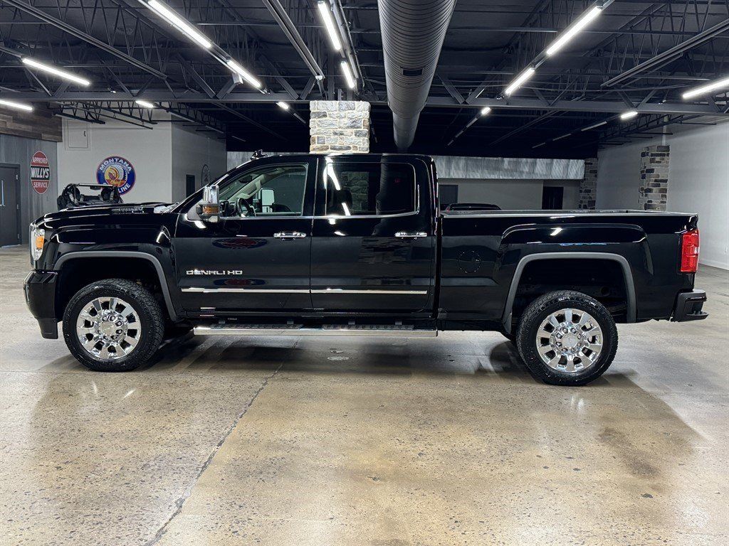 Used 2018 GMC Sierra 2500 Denali w/ Duramax Plus Package AWD/4WD image 4