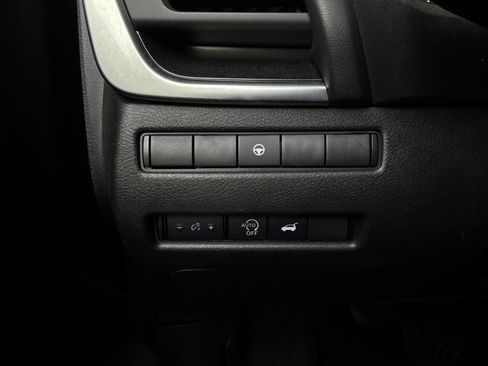 Used 2025 Nissan Rogue SV FWD image 22