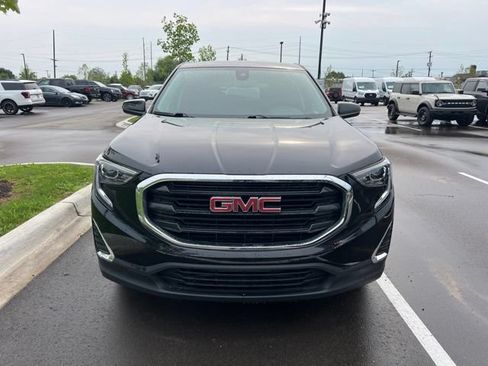 Used 2021 GMC Terrain SLE FWD image 2