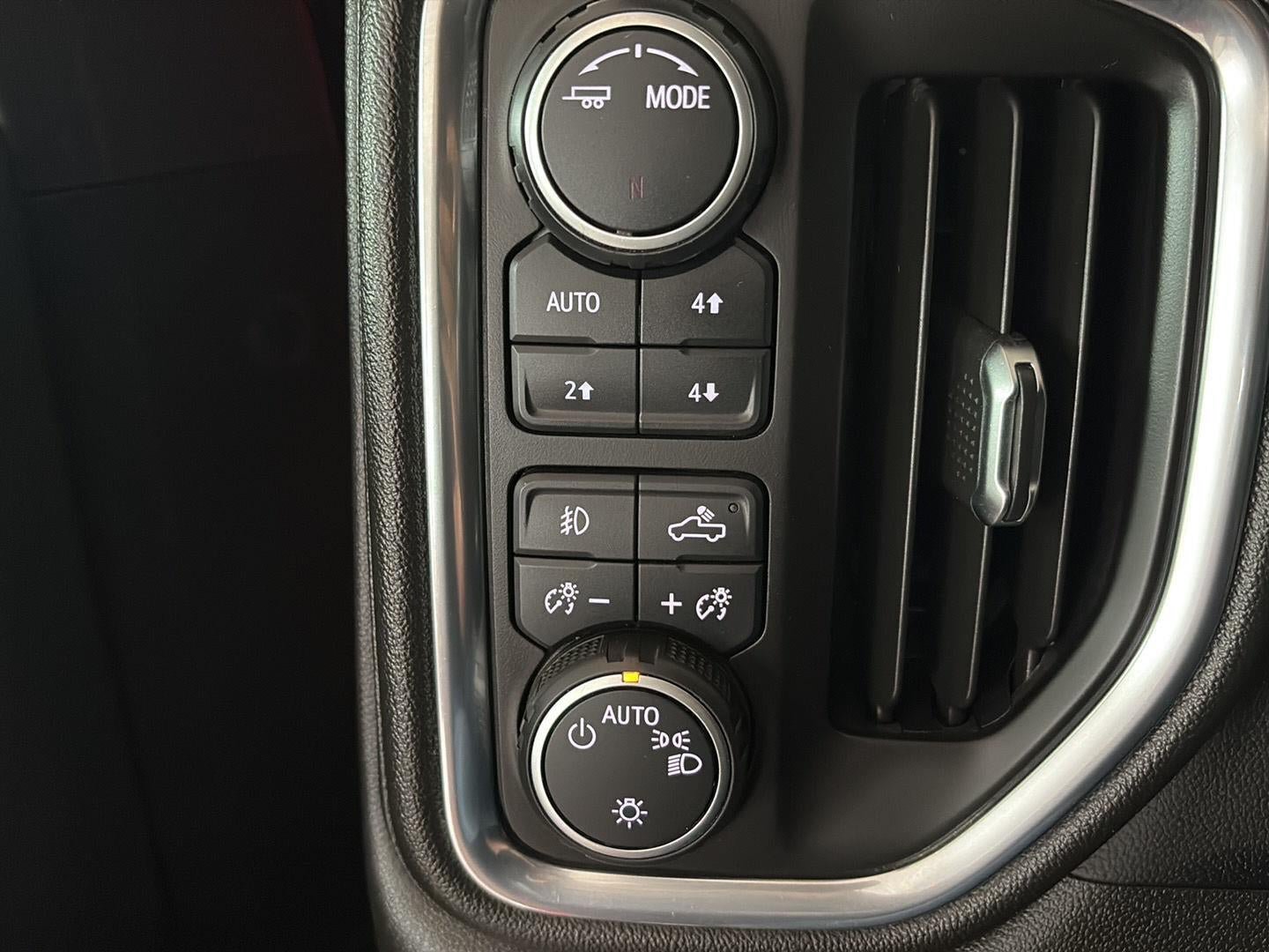 Used 2021 Chevrolet Silverado 1500 RST w/ Z71 Off-Road Package AWD/4WD image 16