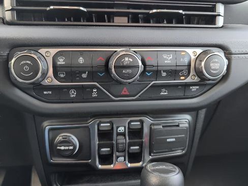 Used 2025 Jeep Gladiator Sport AWD/4WD image 14