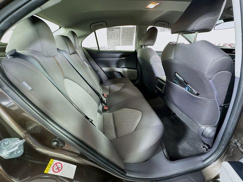 Used 2018 Toyota Camry LE image 24