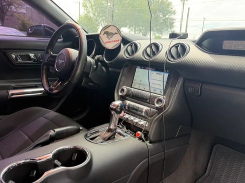 Used 2017 Ford Mustang Coupe RWD image 15