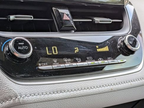 Used 2021 Toyota Corolla SE w/ SE Premium Package image 8