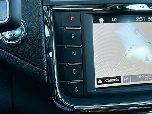 Used 2017 Lincoln Continental Reserve image 17