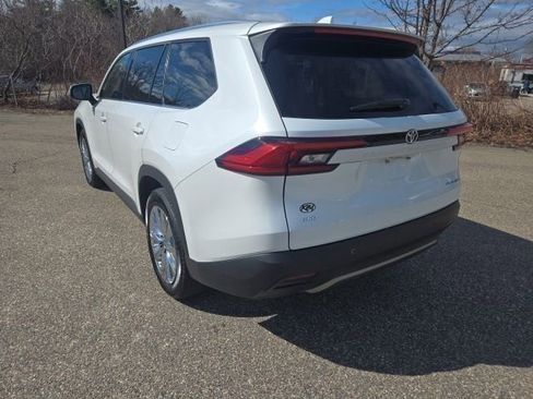 Used 2024 Toyota Grand Highlander AWD image 3