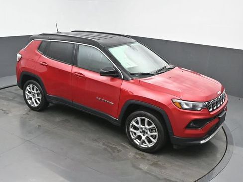 Used 2025 Jeep Compass Limited AWD/4WD image 44