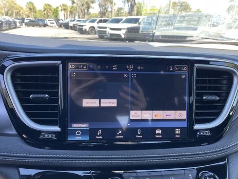 New 2026 Chrysler Pacifica Select image 41