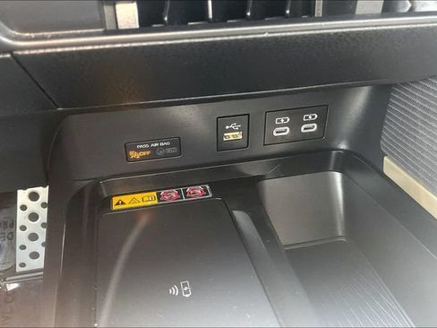 Used 2025 Toyota Camry SE w/ Convenience Package FWD image 32
