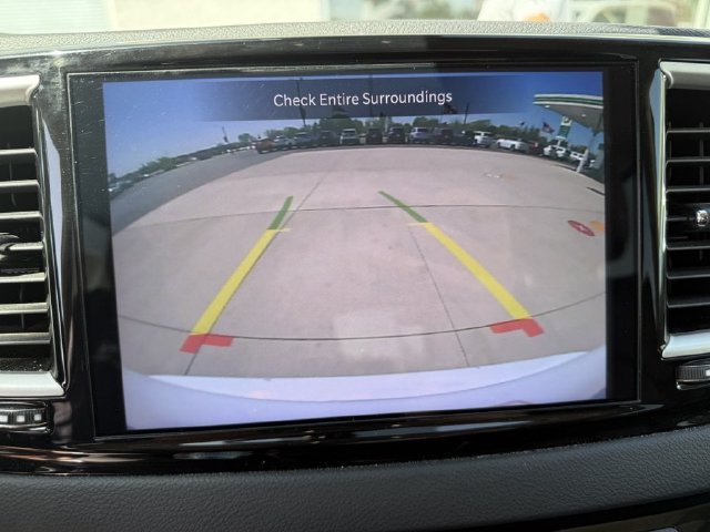Used 2023 Chrysler Pacifica Touring-L FWD image 29