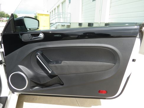 Used 2012 Volkswagen Beetle Turbo FWD image 25