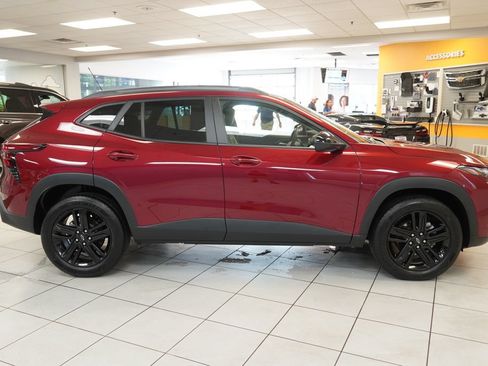Used 2024 Chevrolet Trax ACTIV w/ Sunroof Package FWD image 12