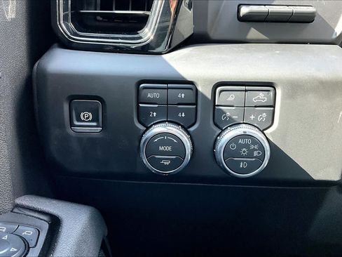 Used 2025 GMC Sierra 2500 AT4 w/ AT4 Premium Plus Package AWD/4WD image 34