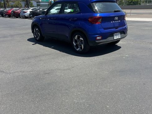 Used 2025 Hyundai Venue SEL FWD image 7