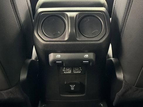 Used 2025 Jeep Wrangler Unlimited Sahara image 34