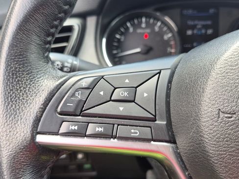 Used 2018 Nissan Rogue SV image 14