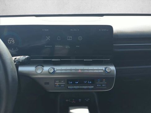Used 2025 Hyundai Kona SEL image 13