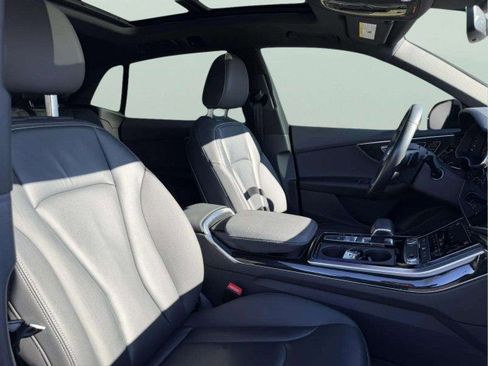 Used 2019 Audi Q8 Premium w/ Convenience Package image 28
