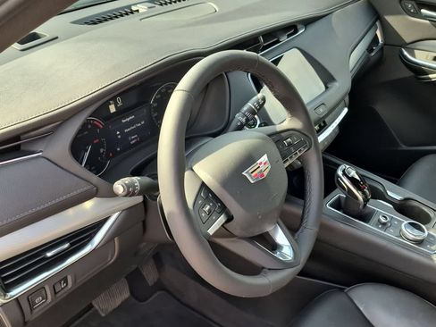 Used 2022 Cadillac XT4 Premium Luxury w/ Enhanced Visibility Package FWD image 10