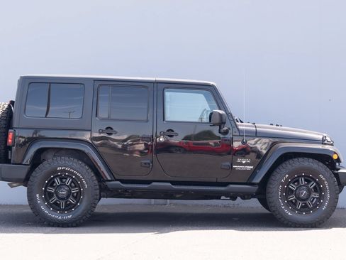 Used 2018 Jeep Wrangler Unlimited Sahara AWD/4WD image 20