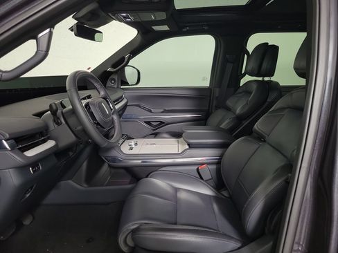 New 2025 Lincoln Navigator Reserve w/ Jet Appearance Package AWD/4WD image 17