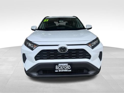 Used 2021 Toyota RAV4 LE AWD/4WD image 2