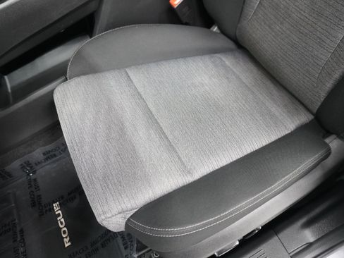 Used 2023 Nissan Rogue SV FWD image 12