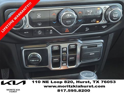 Used 2019 Jeep Wrangler Unlimited Sahara image 22