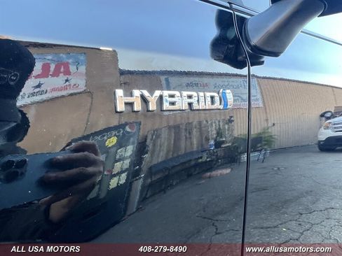 Used 2012 Toyota Prius V Three image 8