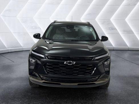 Used 2024 Chevrolet Trax ACTIV w/ Sunroof Package image 2