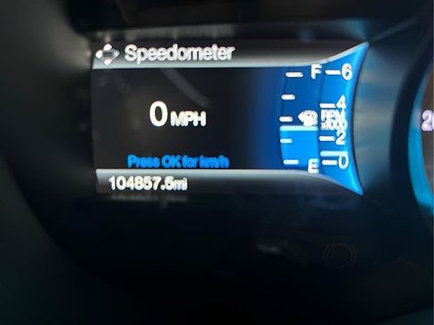 Used 2018 Ford Edge Titanium w/ Technology Package FWD image 17