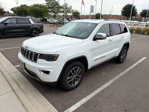 Used 2017 Jeep Grand Cherokee Limited w/ Luxury Group II AWD/4WD image 6