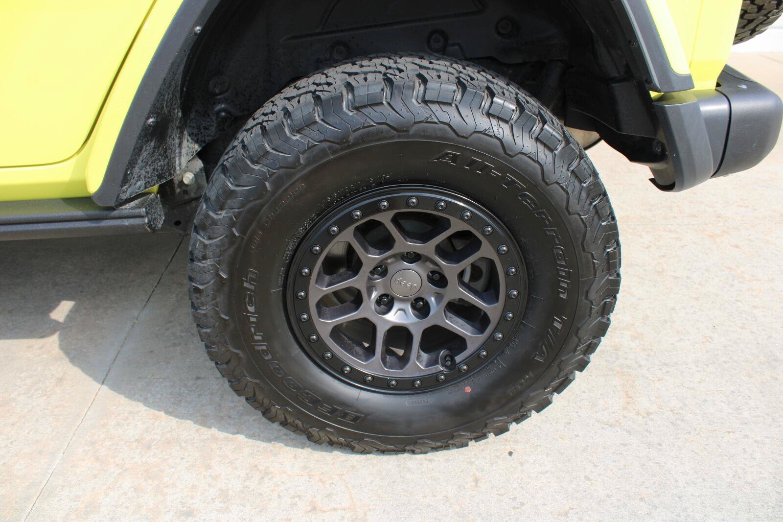 Certified 2022 Jeep Wrangler Unlimited Rubicon w/ Xtreme Recon 35" Tire Package AWD/4WD image 10