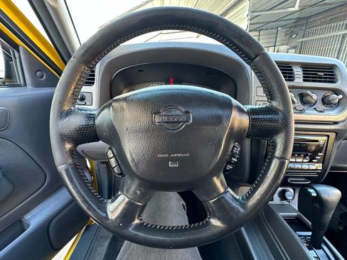 Used 2001 Nissan Xterra SE image 17