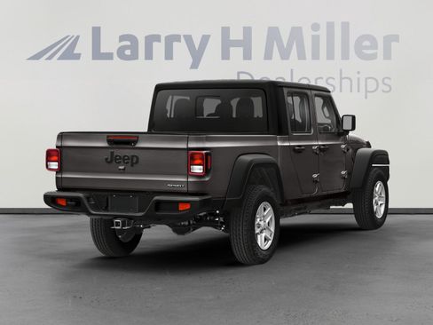 Used 2021 Jeep Gladiator Willys image 2