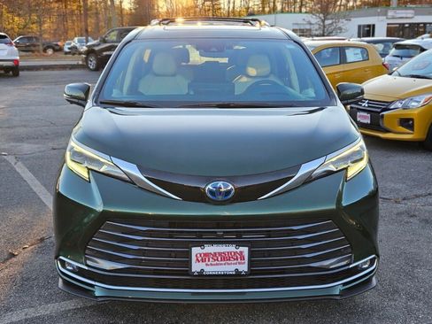 Used 2025 Toyota Sienna Platinum image 7