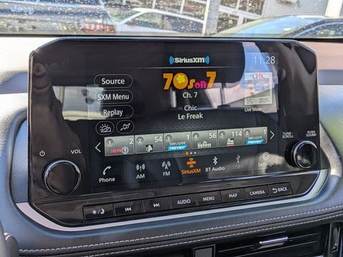 Used 2023 Nissan Rogue Platinum w/ Platinum Premium Package image 17