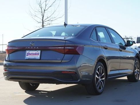 Used 2025 Volkswagen Jetta SE image 9