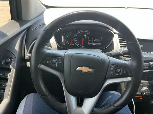 Used 2017 Chevrolet Trax LT w/ LT Convenience Package FWD image 14