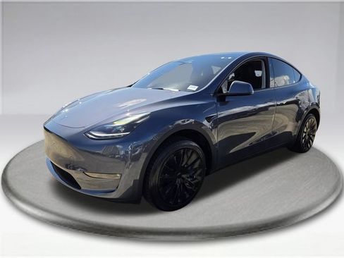 Used 2023 Tesla Model Y 2WD image 18