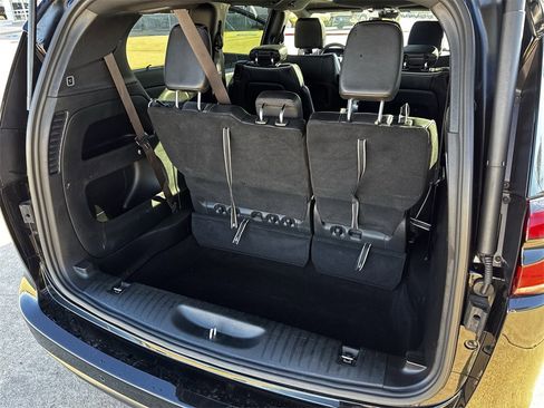 Used 2025 Chrysler Pacifica Limited image 33