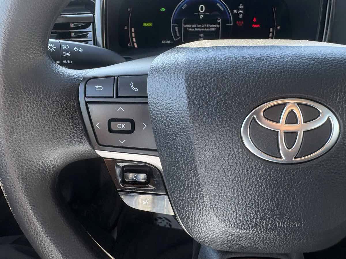 Used 2025 Toyota Camry LE FWD image 29
