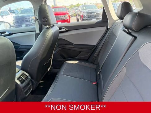 Used 2023 Volkswagen Taos SE w/ Panoramic Sunroof Package FWD image 18
