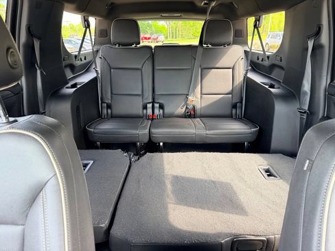 Used 2023 GMC Yukon XL SLT AWD/4WD image 25