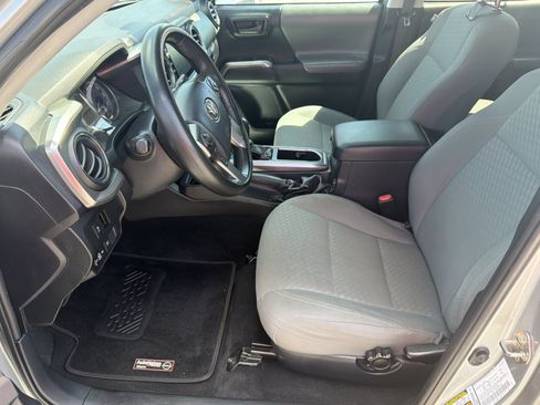 Used 2020 Toyota Tacoma SR5 RWD image 16