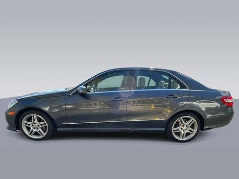 Used 2011 Mercedes-Benz E 550 4MATIC Sedan image 5