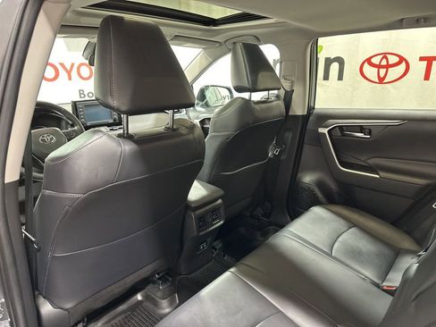 Used 2020 Toyota RAV4 XLE Premium image 19