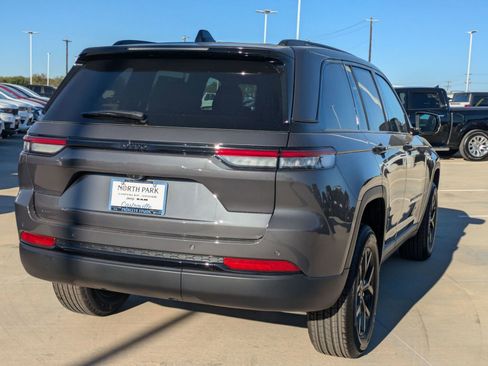 New 2025 Jeep Grand Cherokee Laredo RWD image 3